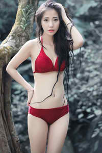 美女脱去所有胸罩